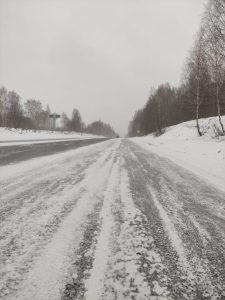 В связи с изменением погодных и дорожных условий на территории Томской области, Госавтоинспекция обращается к водителям с просьбой – выбирать безопасную скорость движения, безопасную дистанцию, боковой интервал и аккуратную манеру вождения.